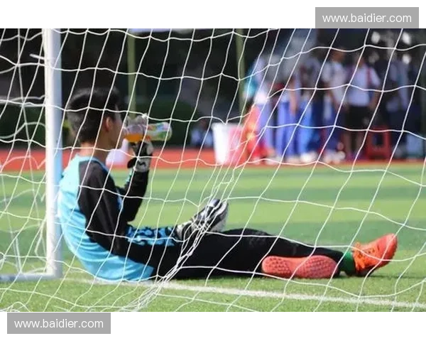 惊心动魄巅峰对决呈现绿茵激情与球队不屈意志的绝伦精彩之夜盛宴